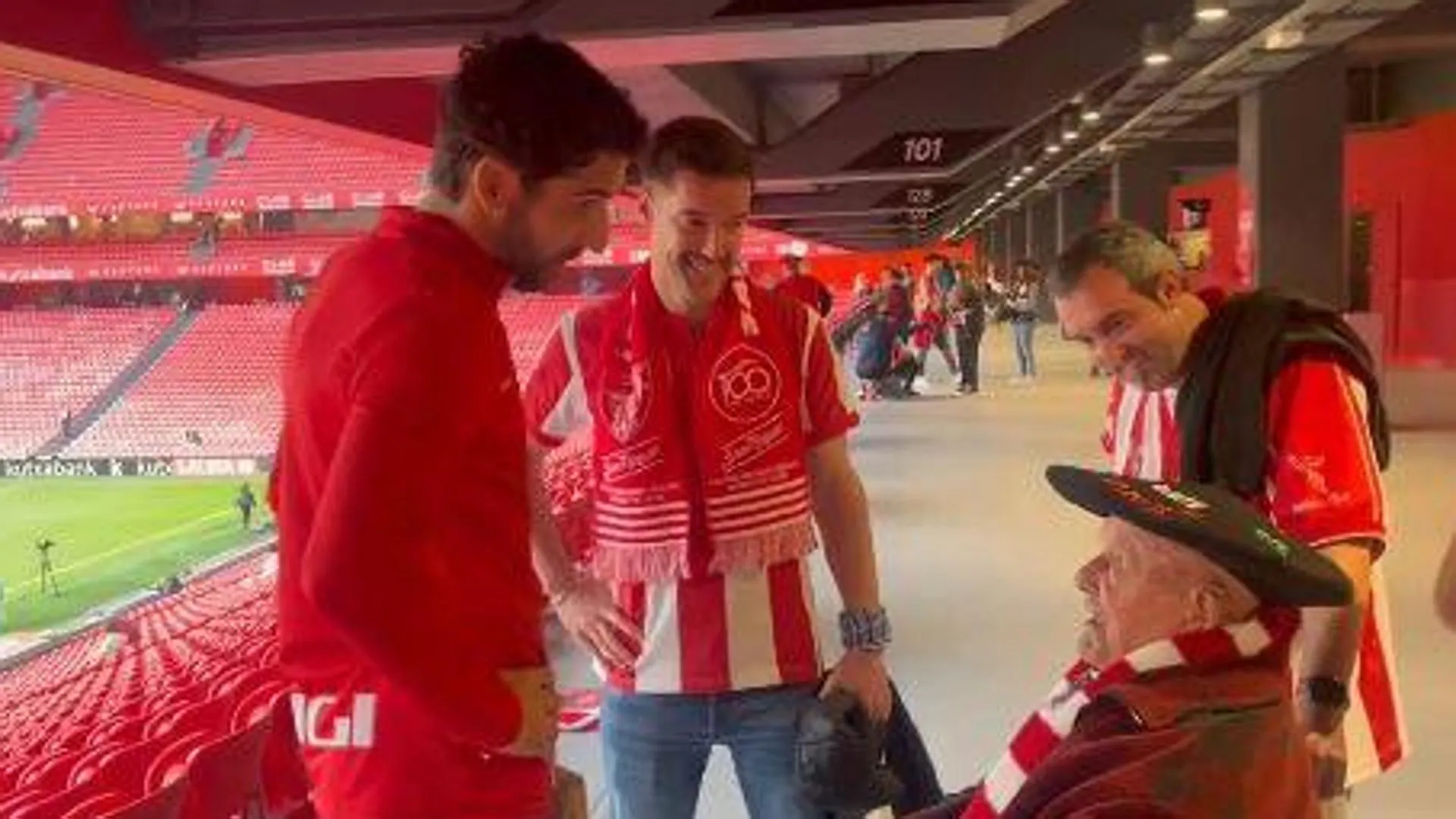 El Bonito Gesto De Raúl García Con Un Athleticzale De 100 Años Cogió El Coche Y Se Plantó En 